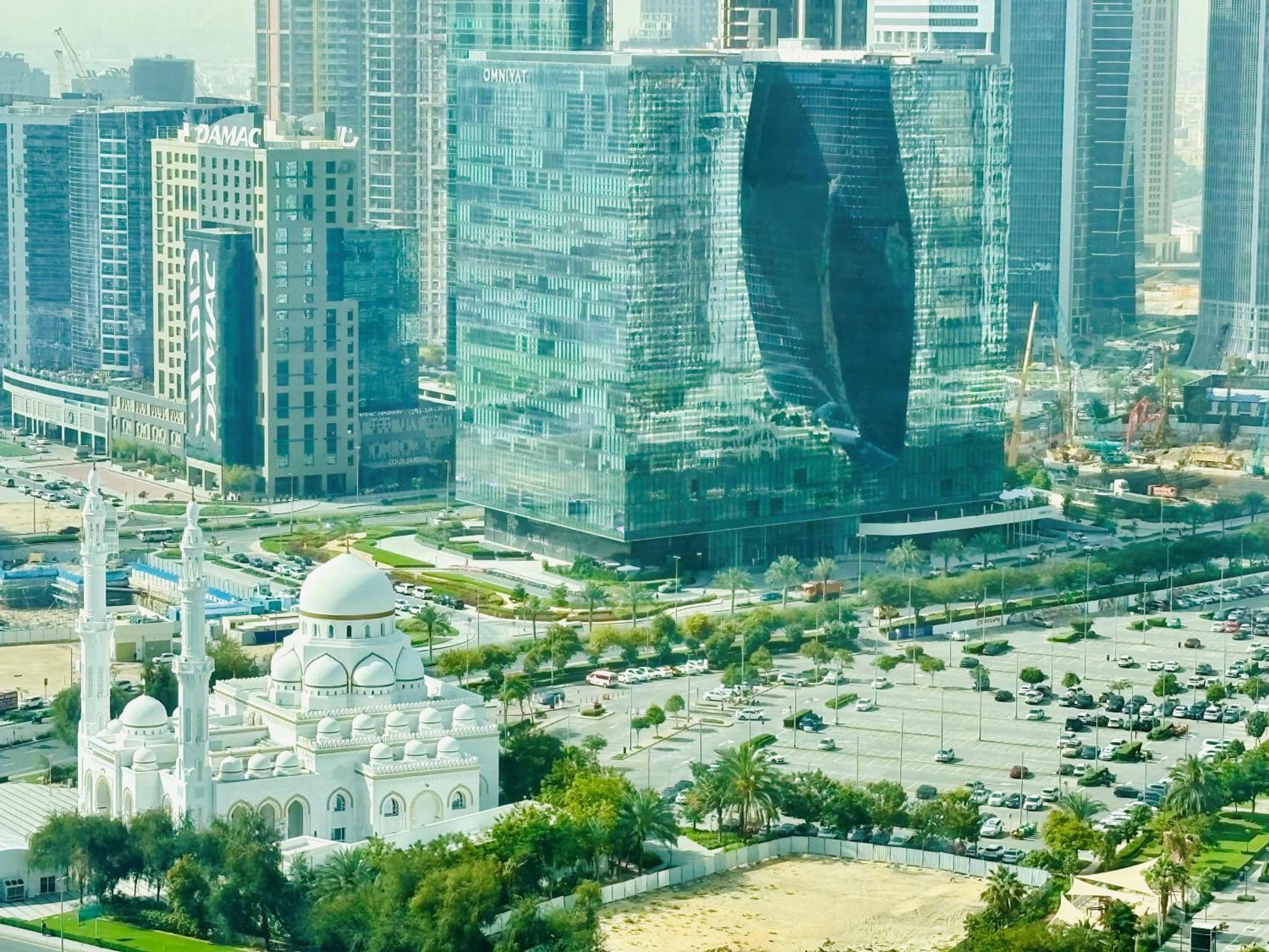 Apartment High-rise Chic, Burj Crown, Opera Boulevard View, By Mall *